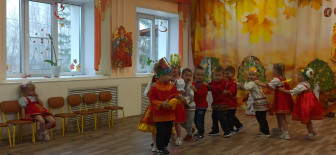 Осенний праздник в средней группе.