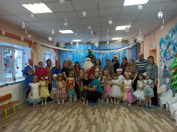 Новогодние утренники в старшей группе и в старшей логопедической группе.